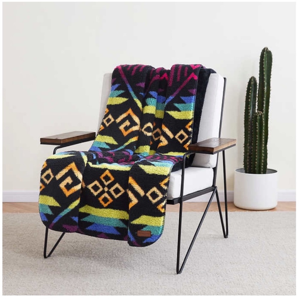 NWT Pendleton Sherpa Fleece Throw BLACK - 50” x 70”
